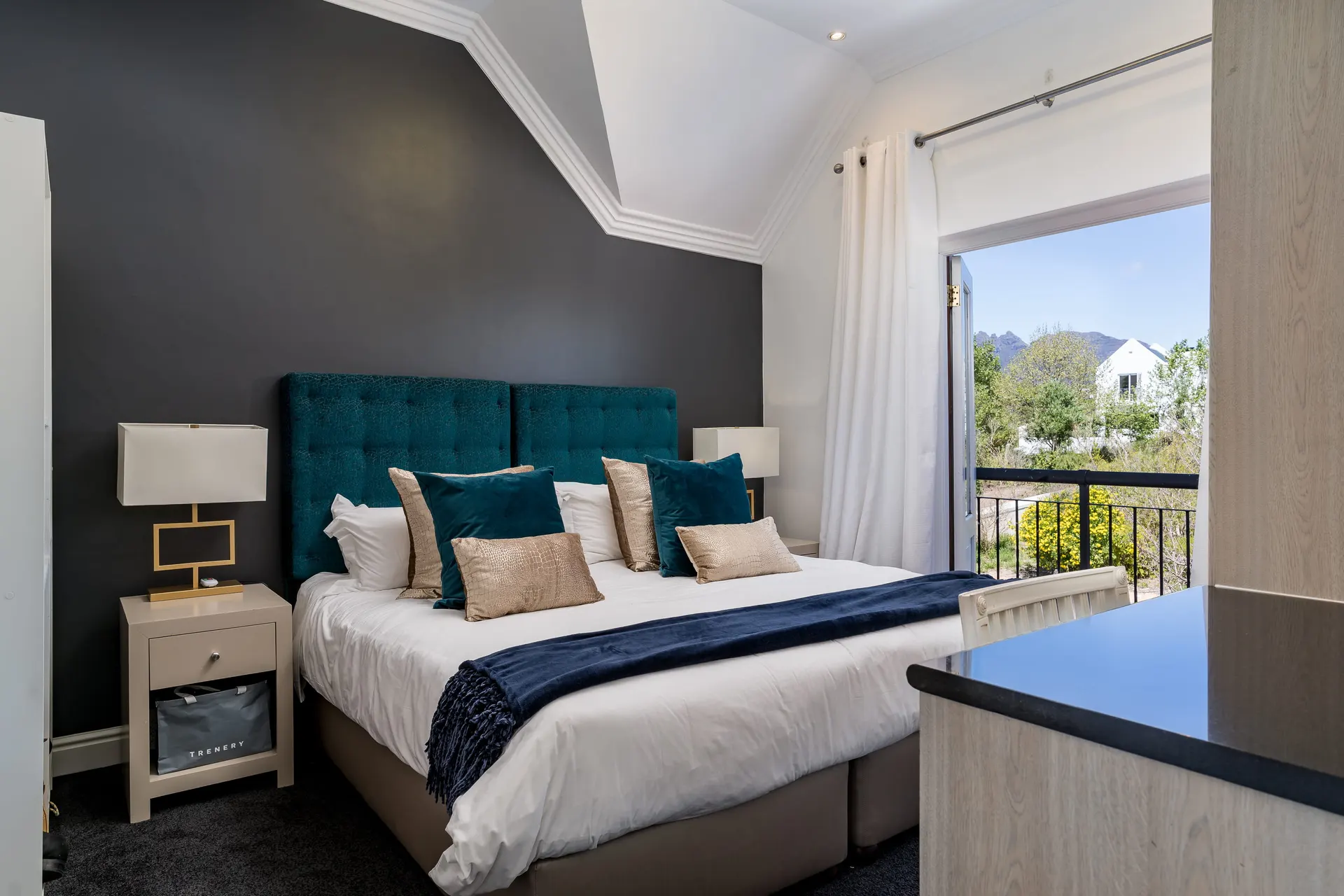 Lodge 27 bedroom