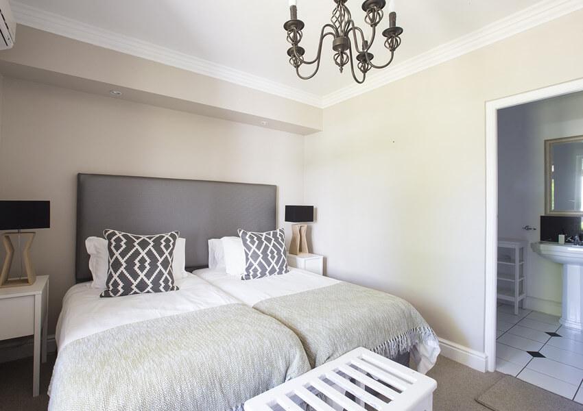 Twin bedroom