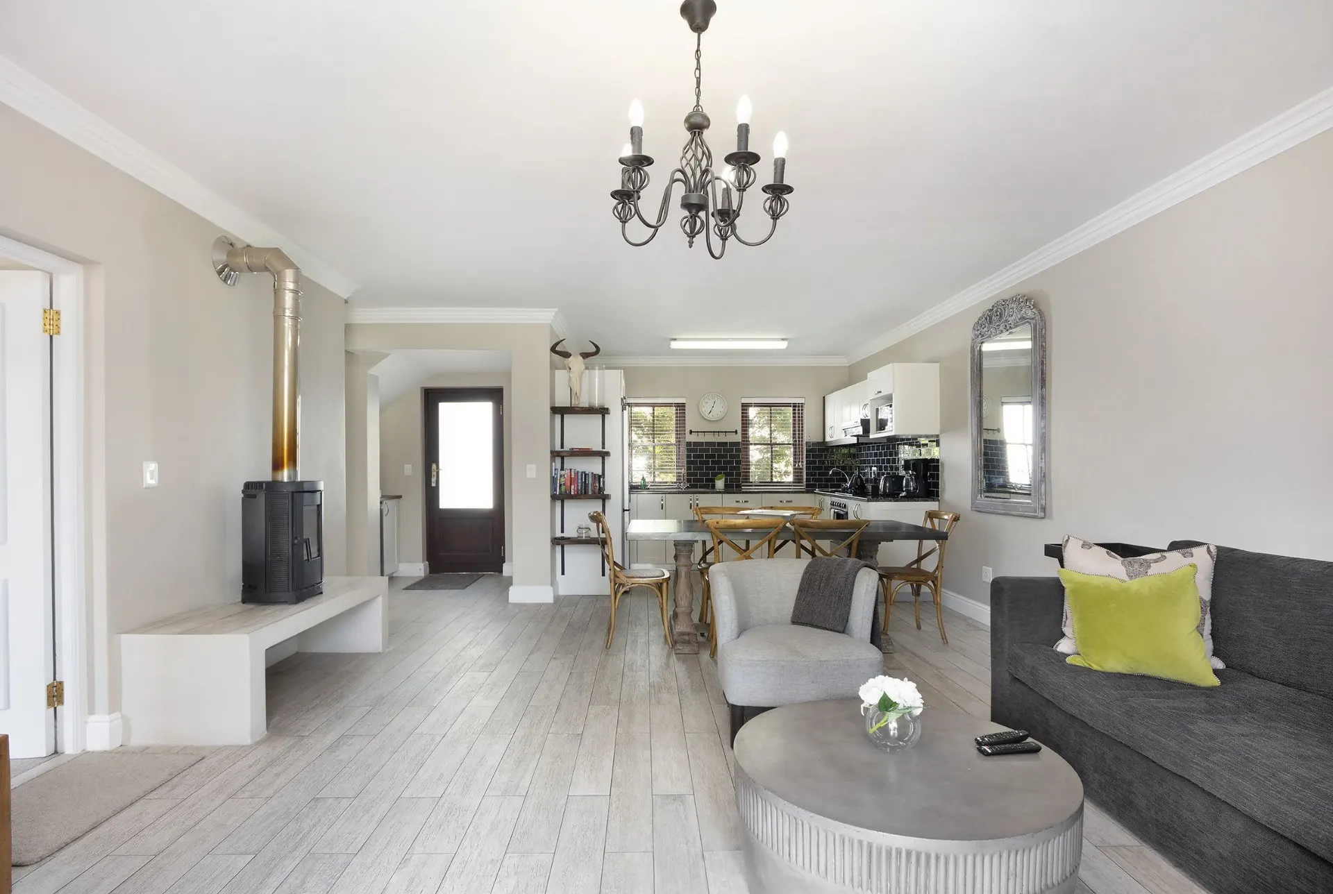 Kitchen & dining