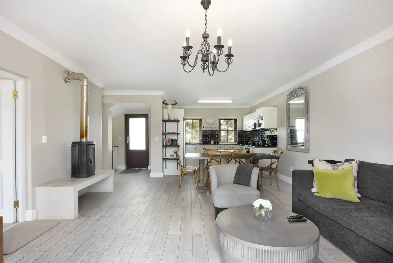 Kitchen & dining