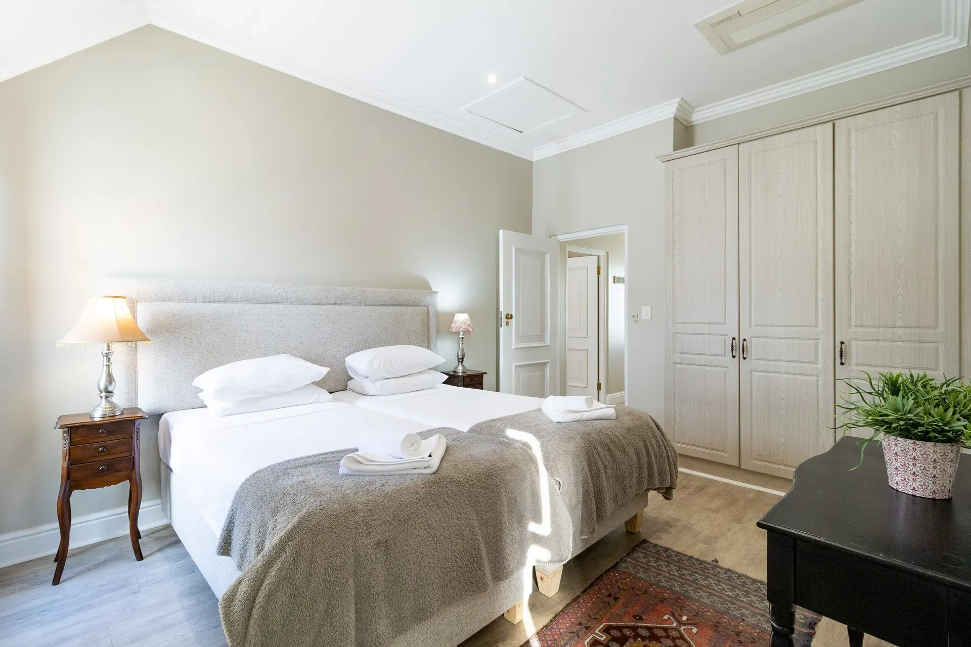 Lodge 10 — lodge-10-bedroom
