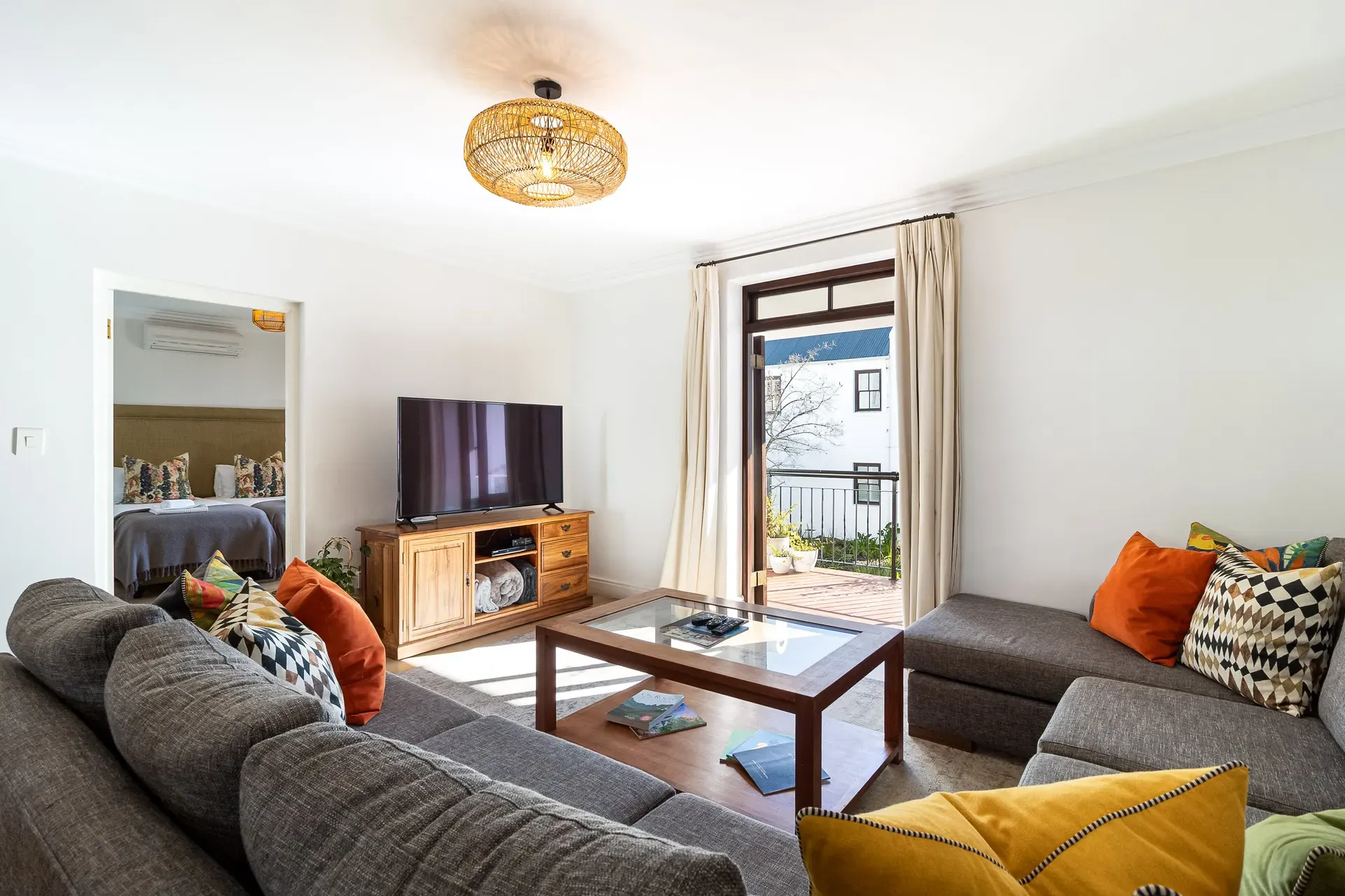 Lodge 11 — lodge-11-living-room