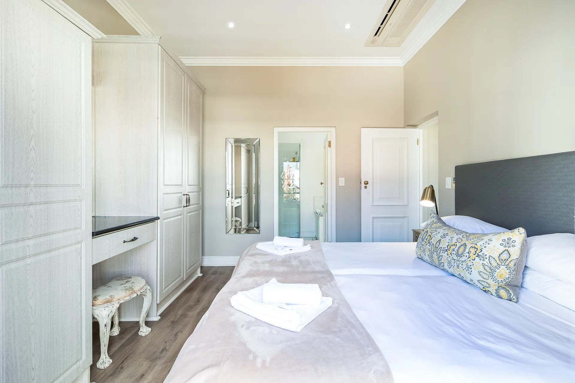 Lodge 12 bedroom