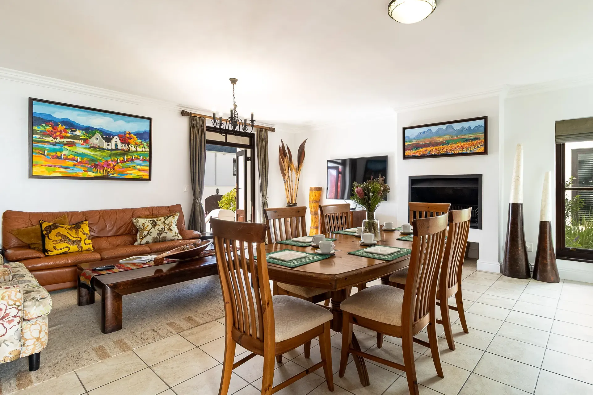 Lodge 14 — lodge-14-dining-room-main