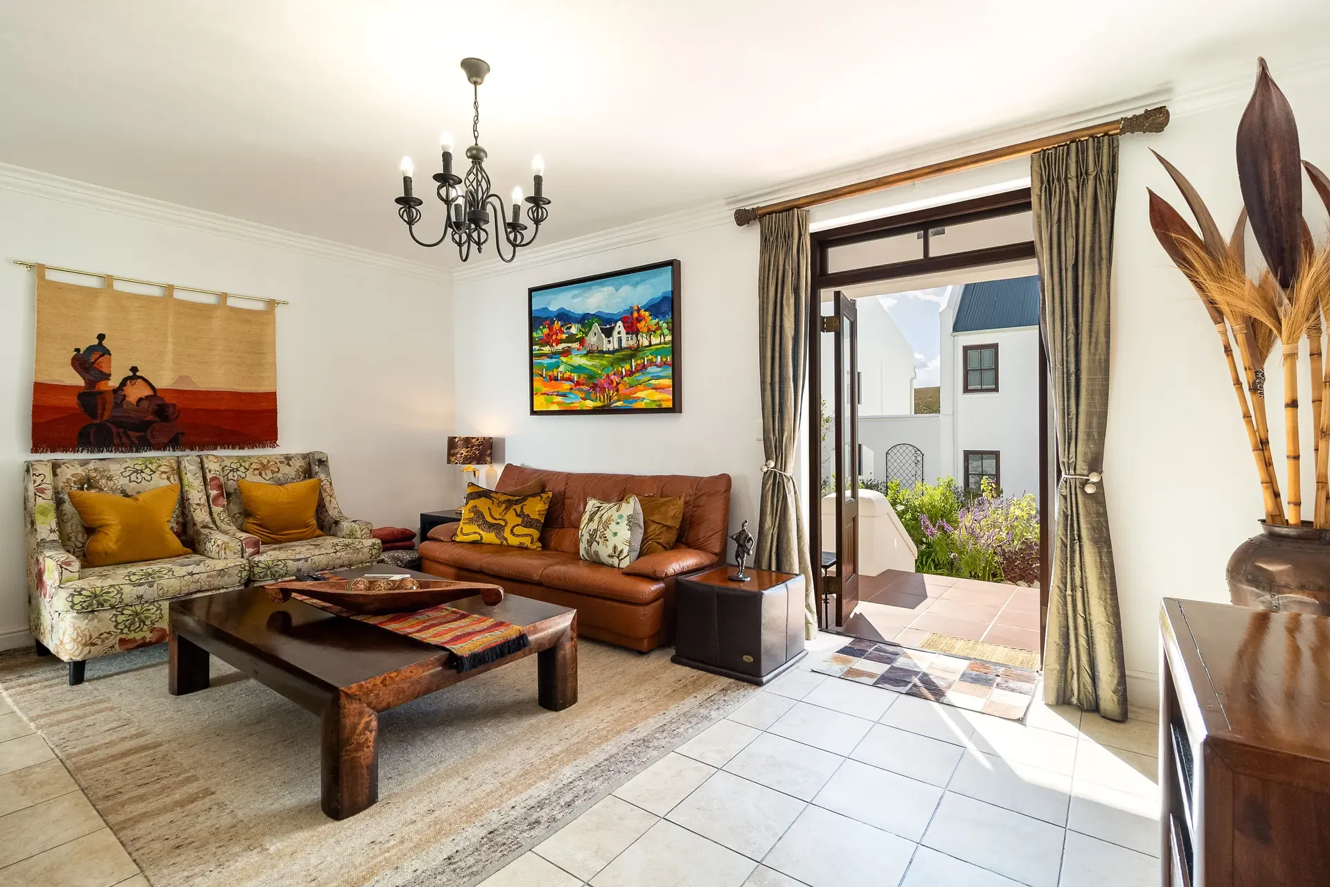 Lodge 14 — lodge-14-living-room-main