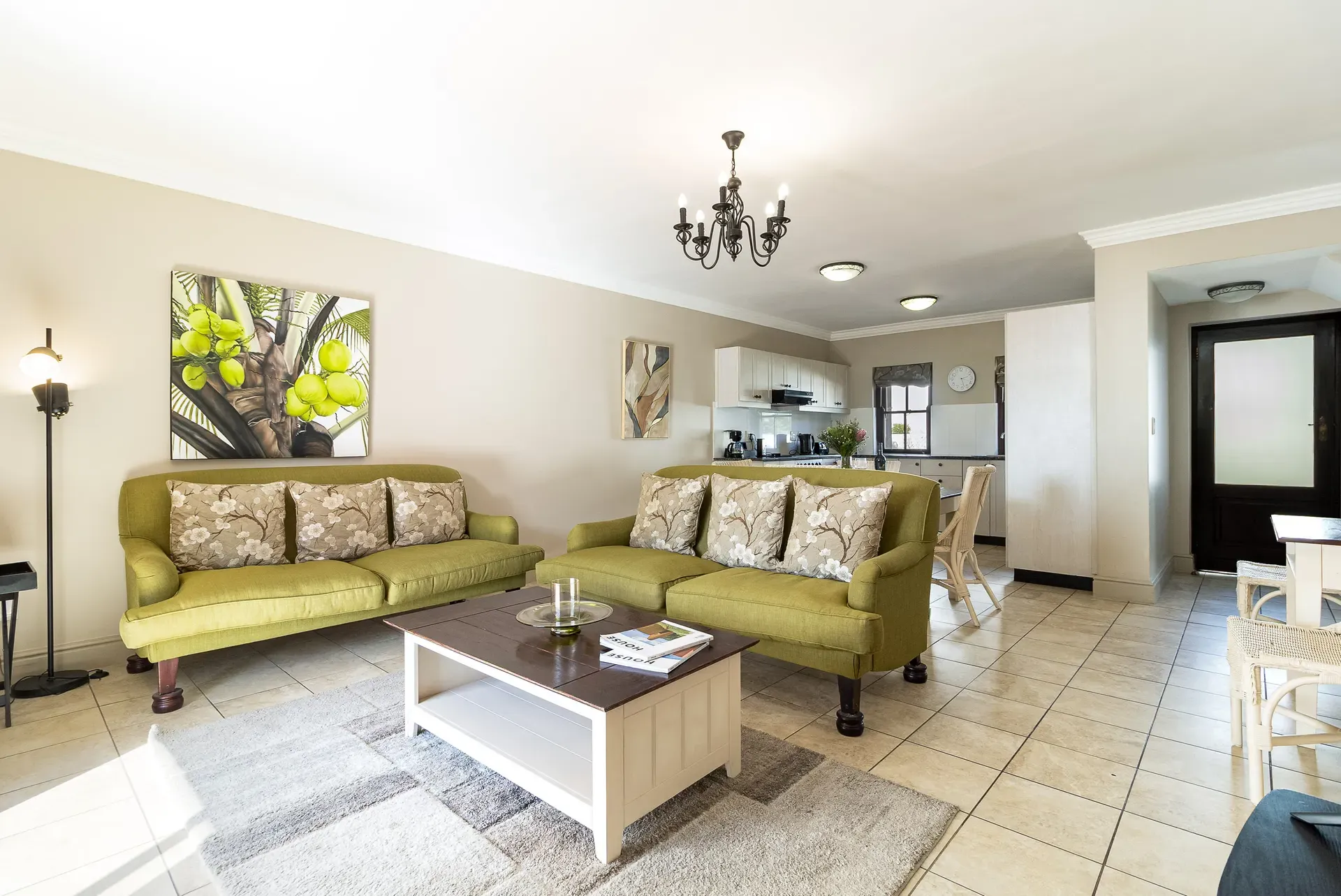 Lodge 15 — lodge-15-living-room