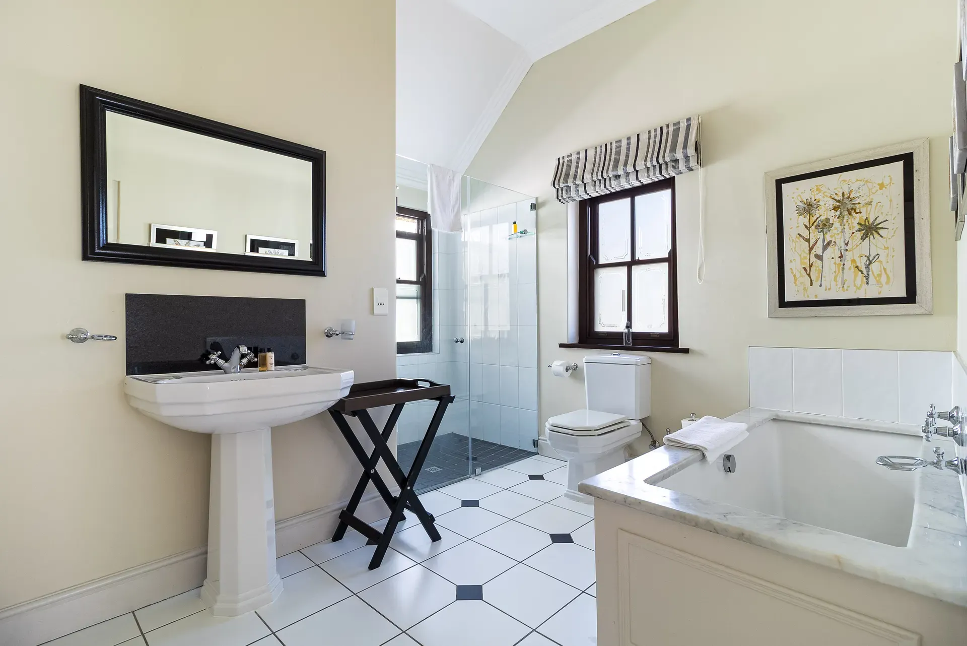 Lodge 16 — lodge-16-bathroom