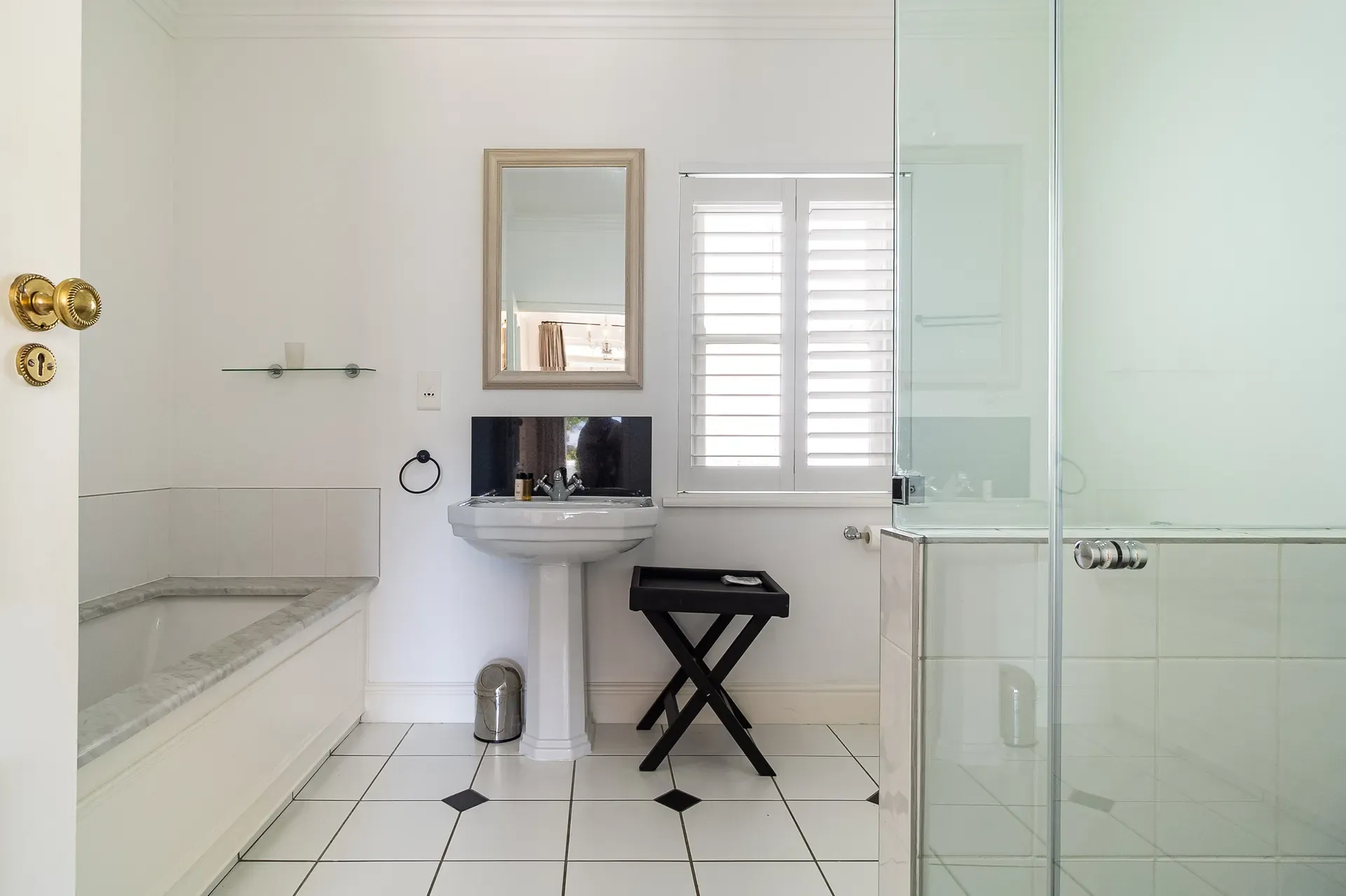 Lodge 18 — lodge-18-bathroom