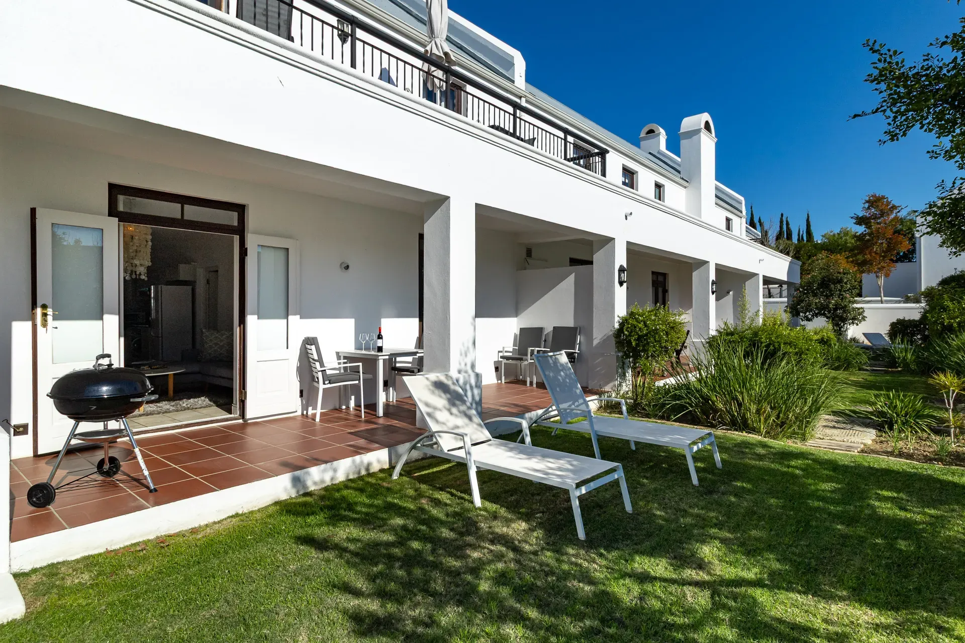 Lodge 18 — lodge-18-stoep-exterior