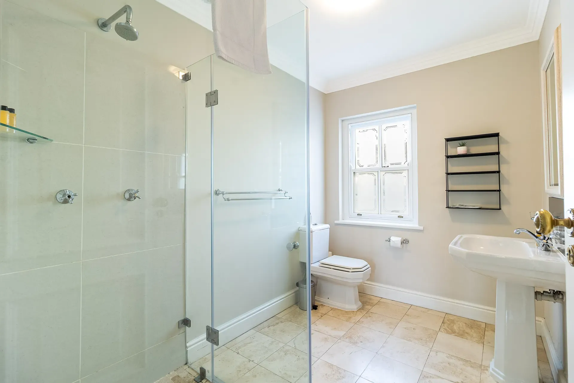 Lodge 2 — lodge-2-bathroom-3