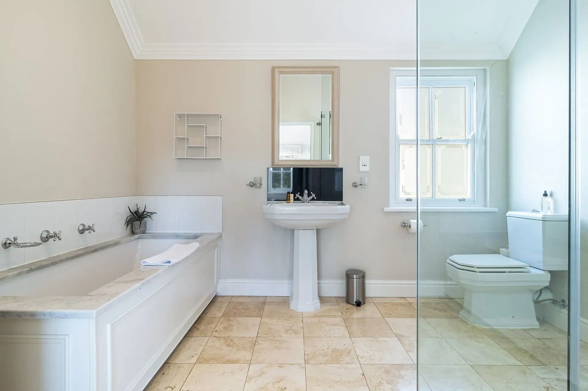 Lodge 2 — lodge-2-bathroom-main