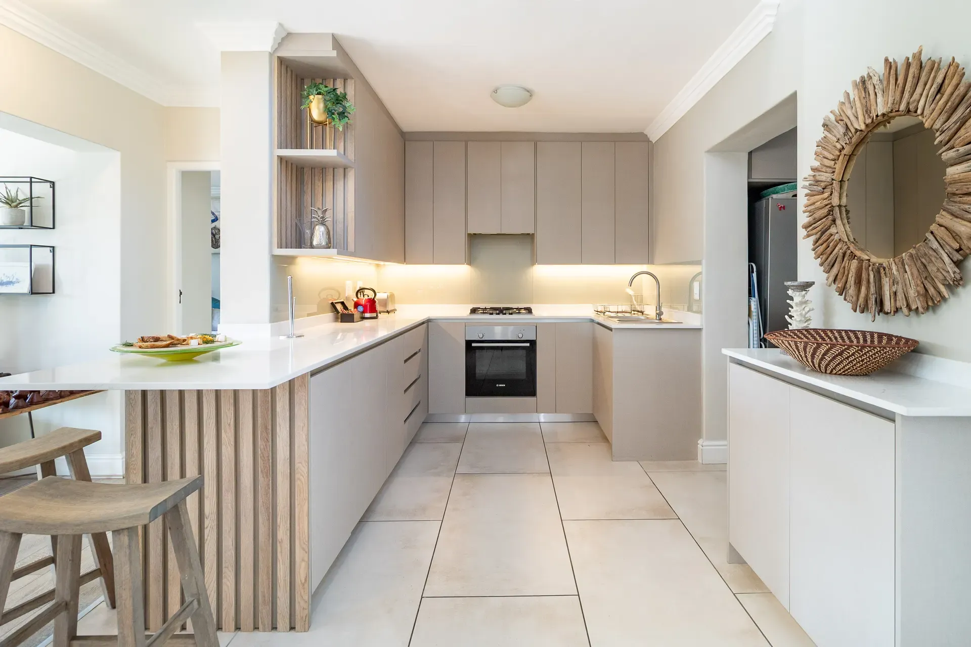 Lodge 2 — lodge-2-kitchen-main
