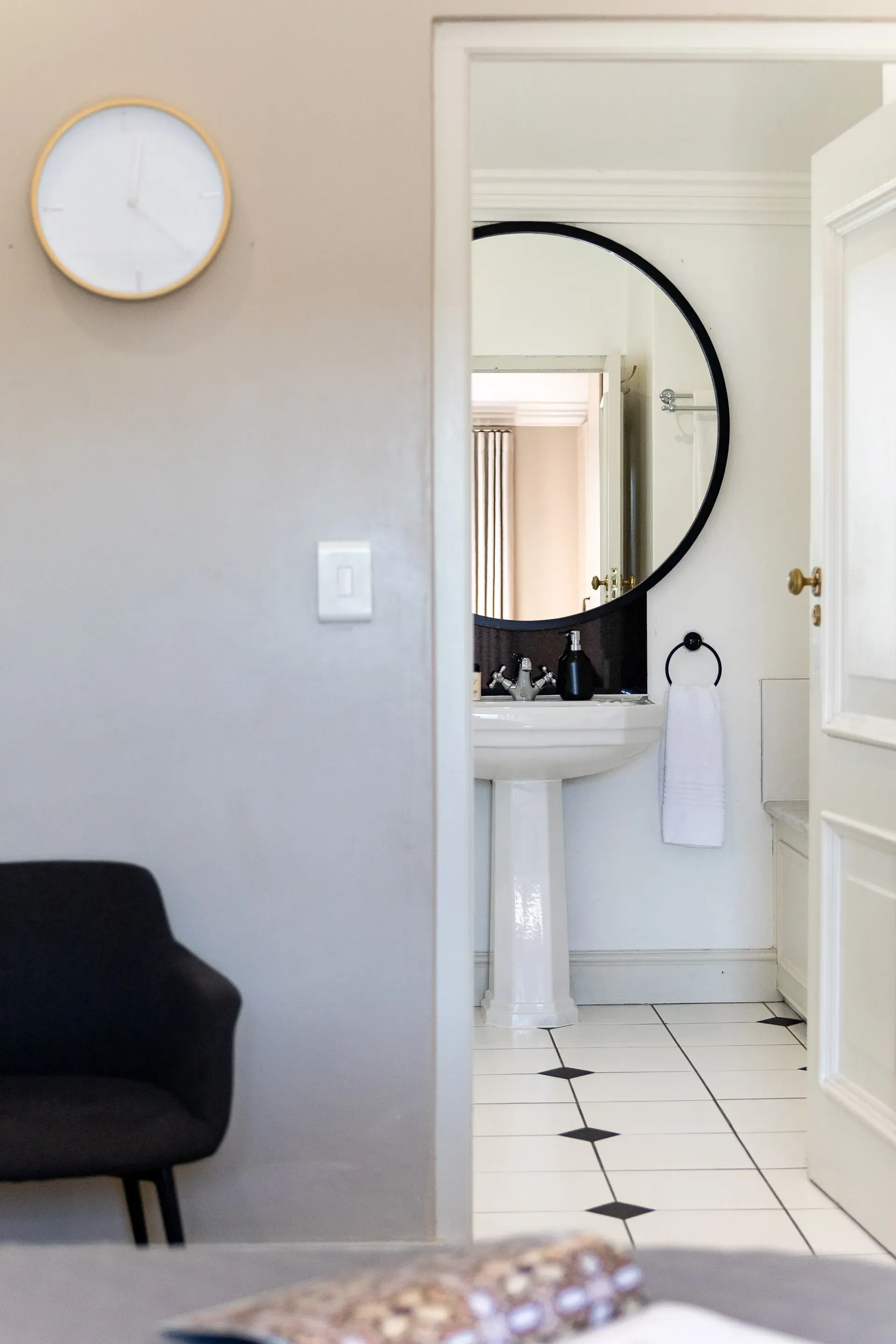 Lodge 21 — lodge-21-bathroom-detail-2