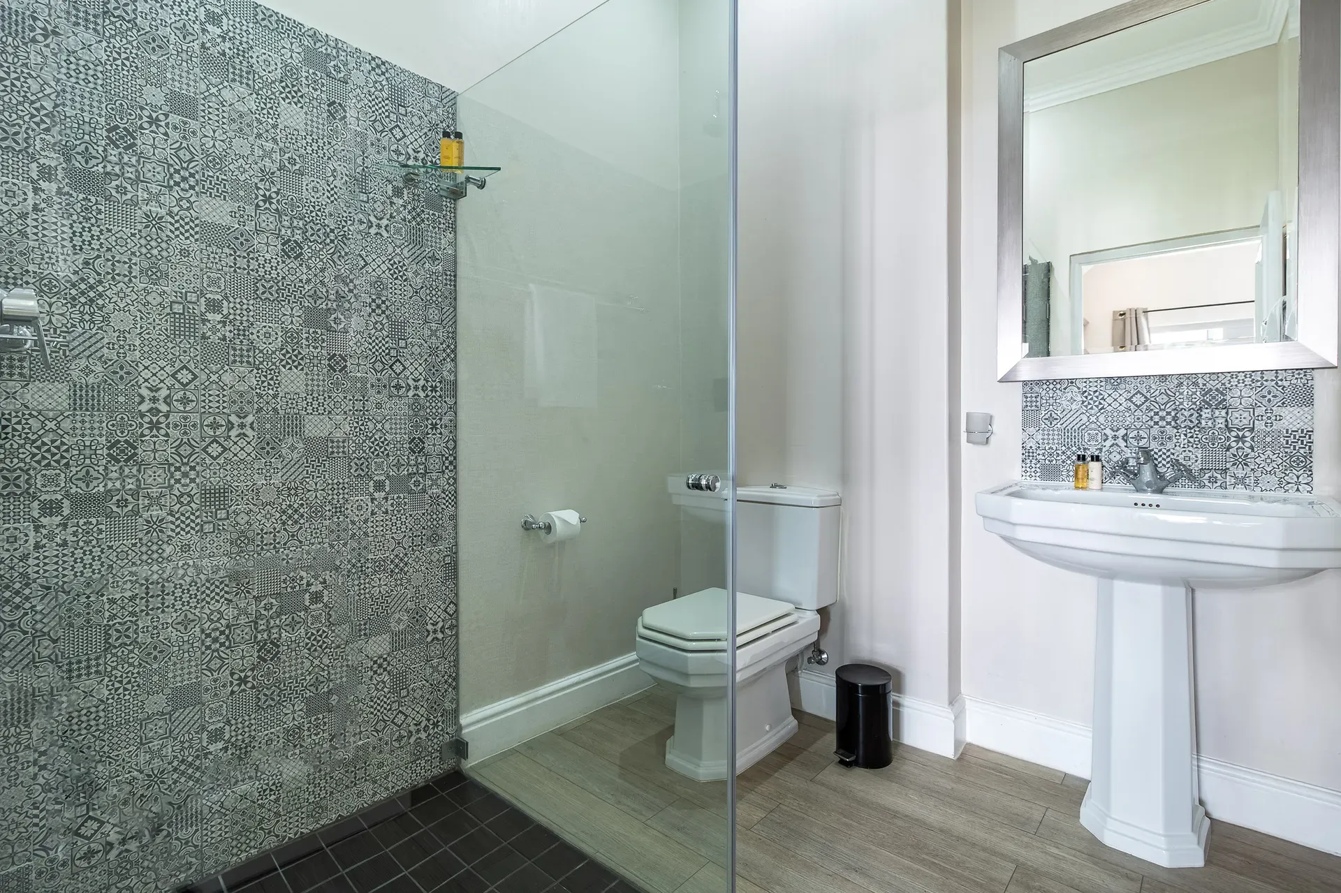 Lodge 24 — lodge-24-bathroom-2
