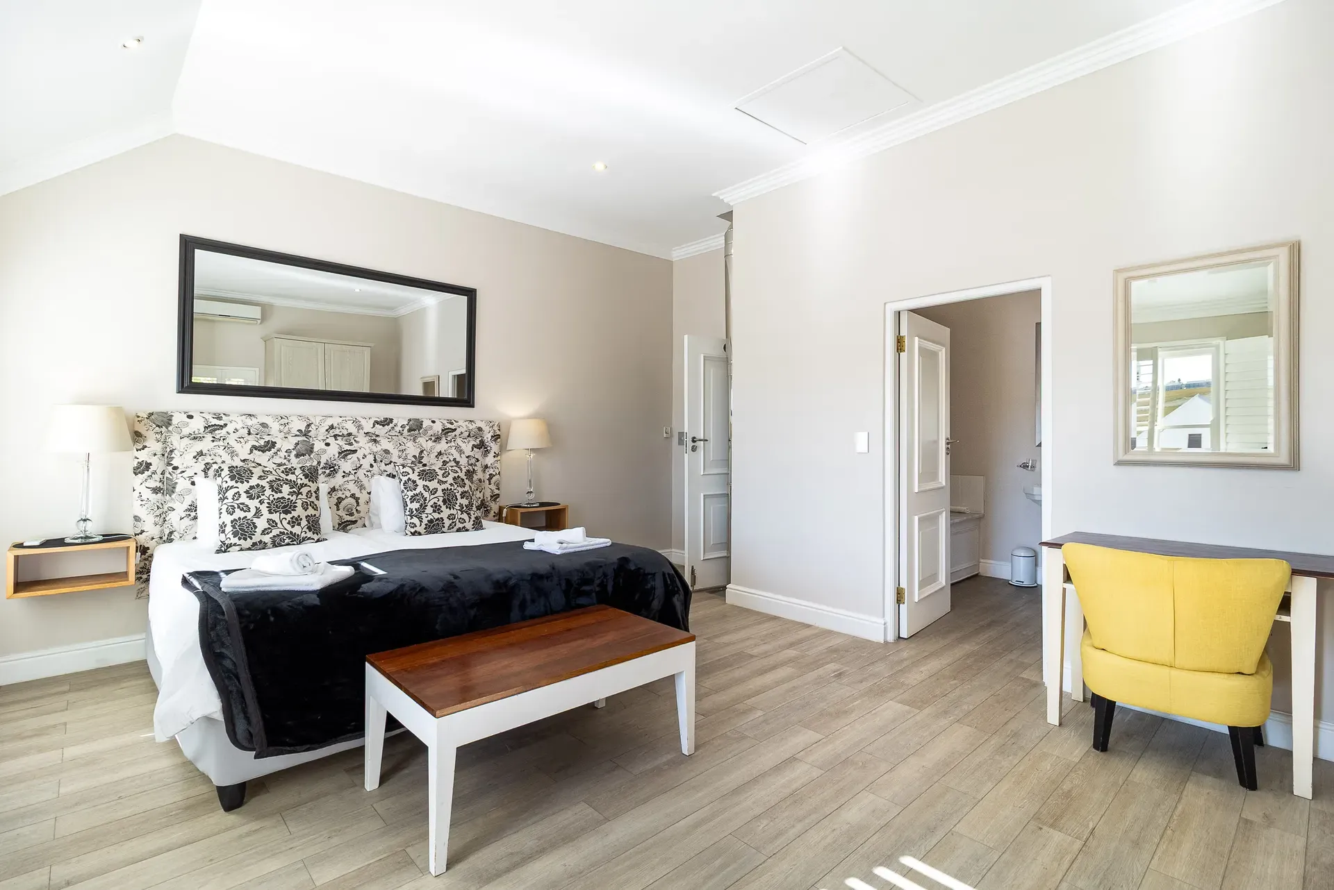 Lodge 24 — lodge-24-bedroom-main