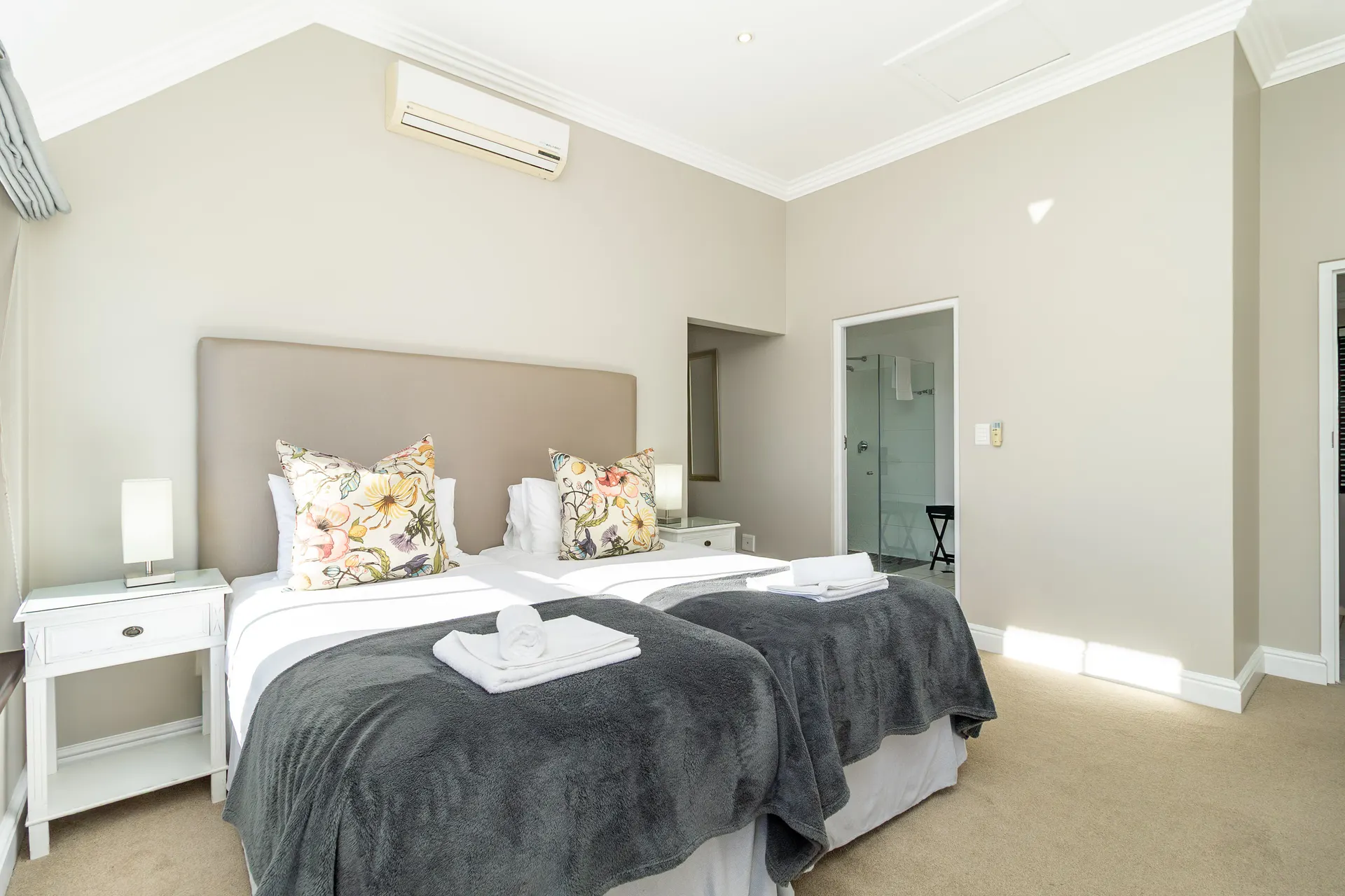 Lodge 26 bedroom