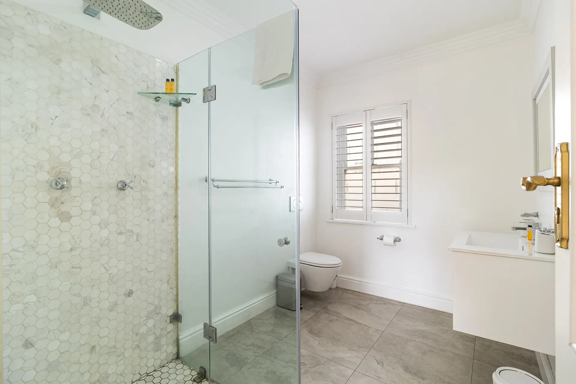 Lodge 3 — lodge-3-bathroom-2