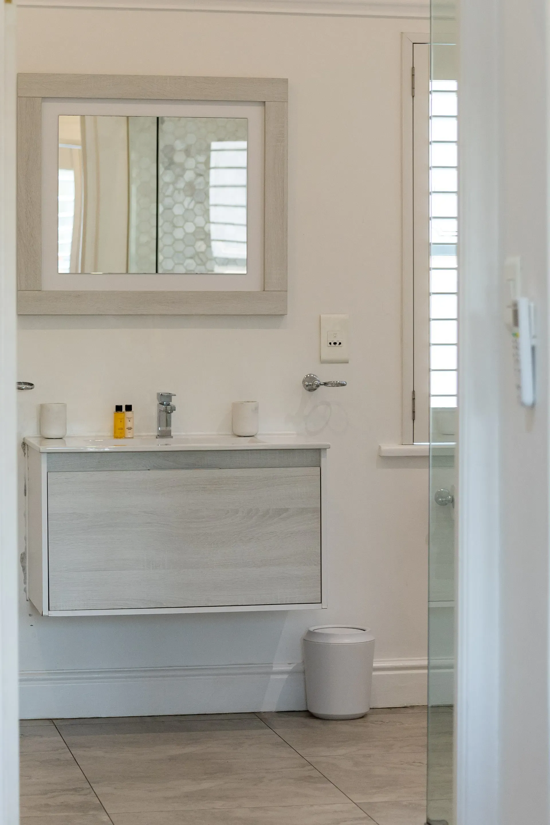 Lodge 3 — lodge-3-bathroom-2-alt2
