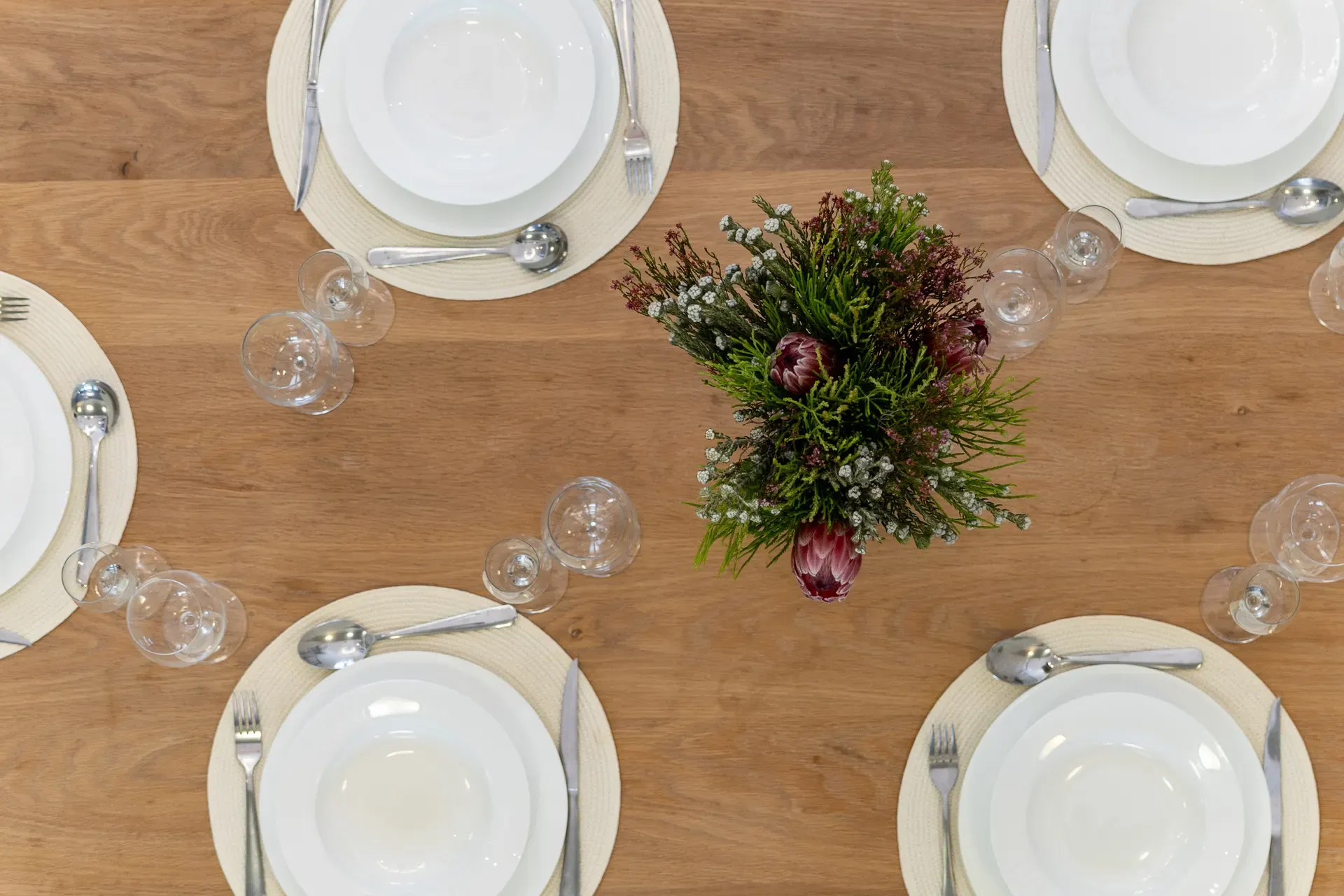 Lodge 3 — lodge-3-dining-room-detail