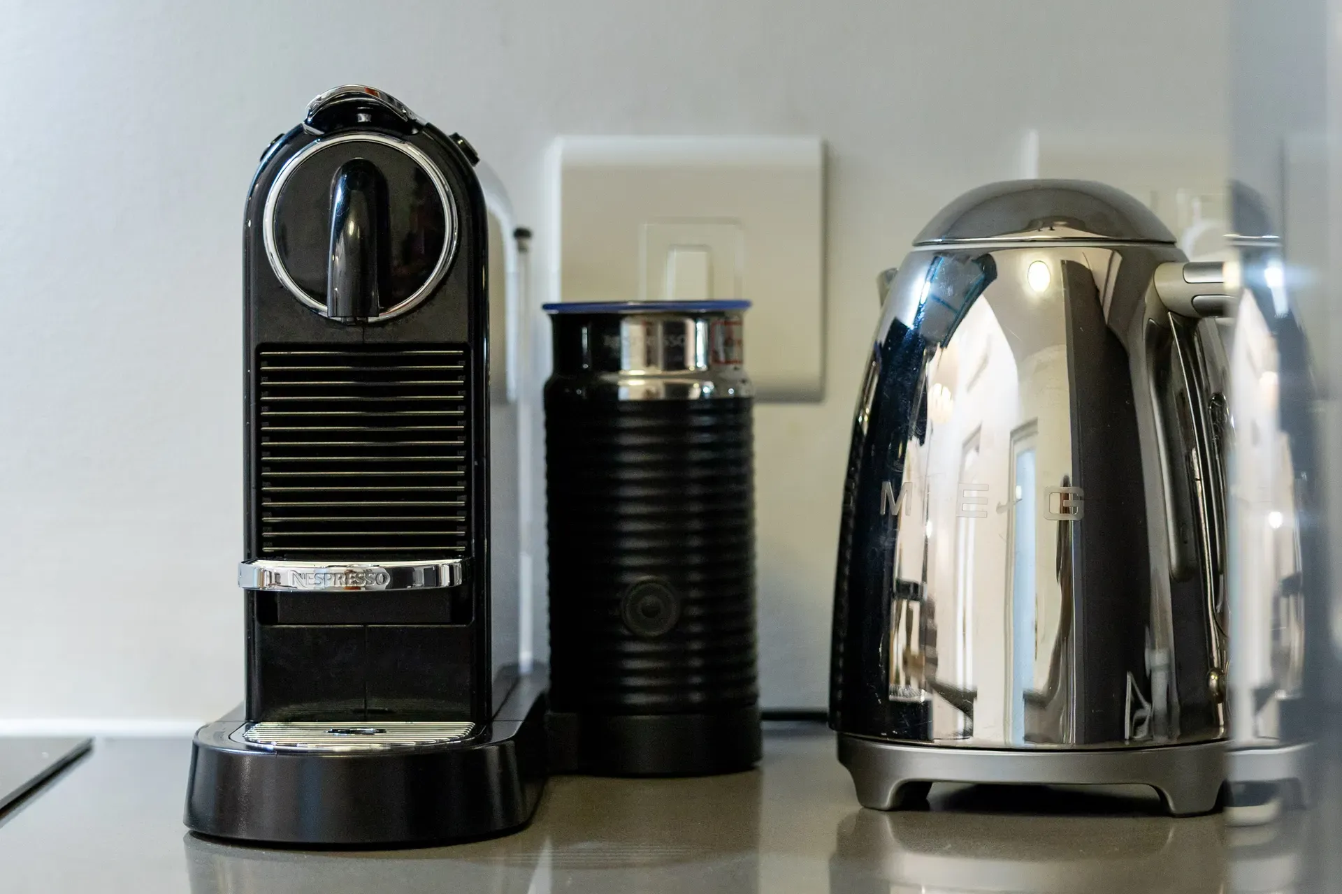 Lodge 3 — lodge-3-kitchen-coffee-detail