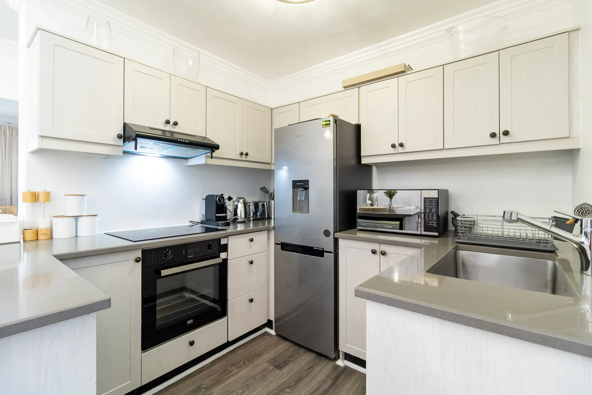 Lodge 3 — lodge-3-kitchen-main