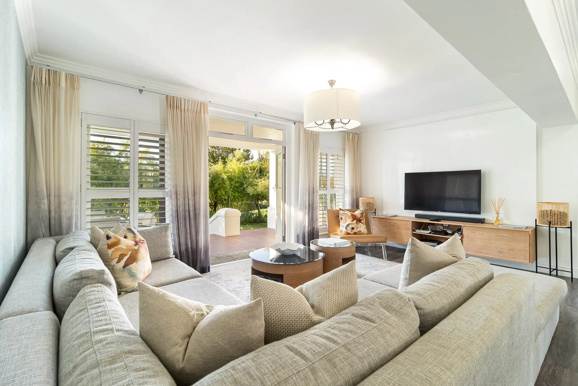 Lodge 3 — lodge-3-living-room-main