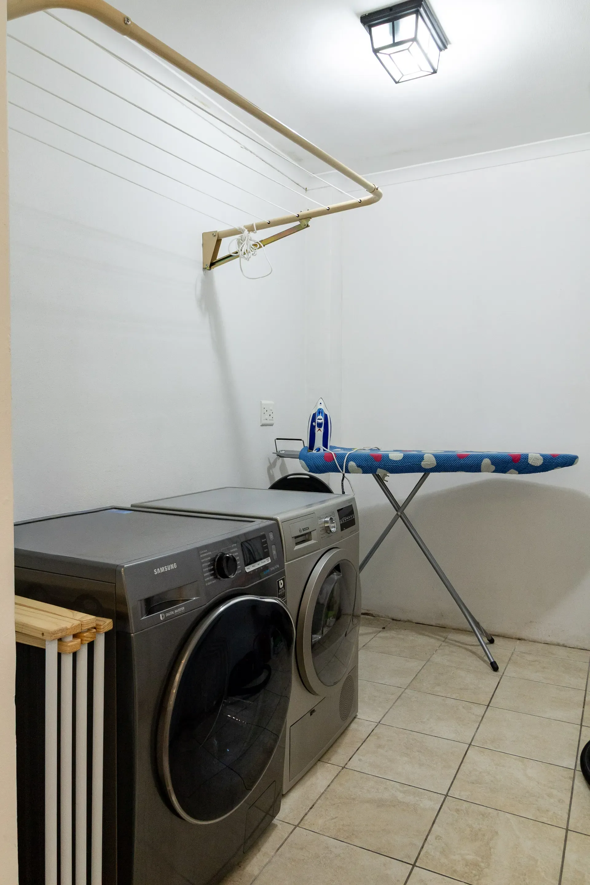 Lodge 3 — lodge-3-washroom