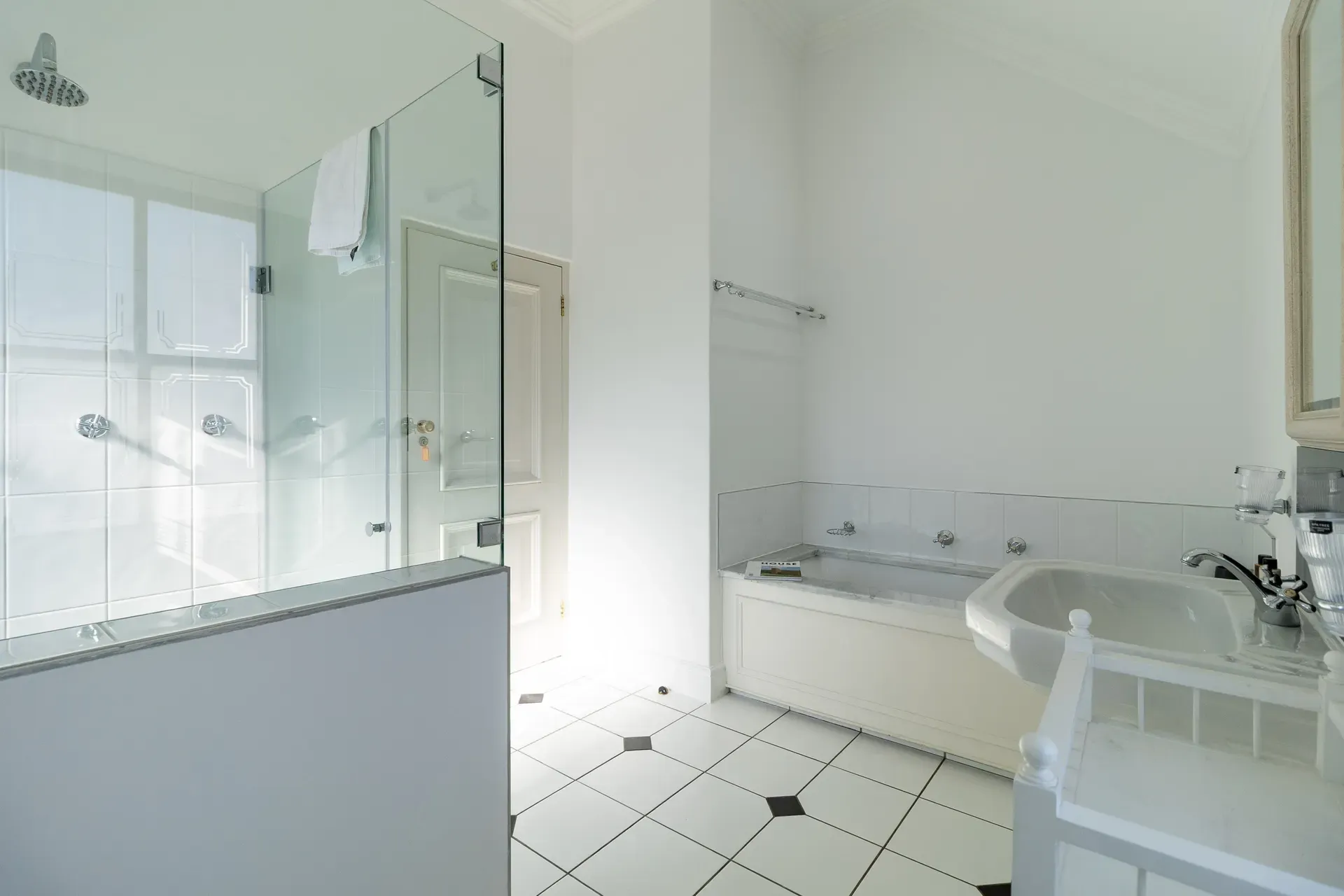 Lodge 39 — lodge-39-bathroom
