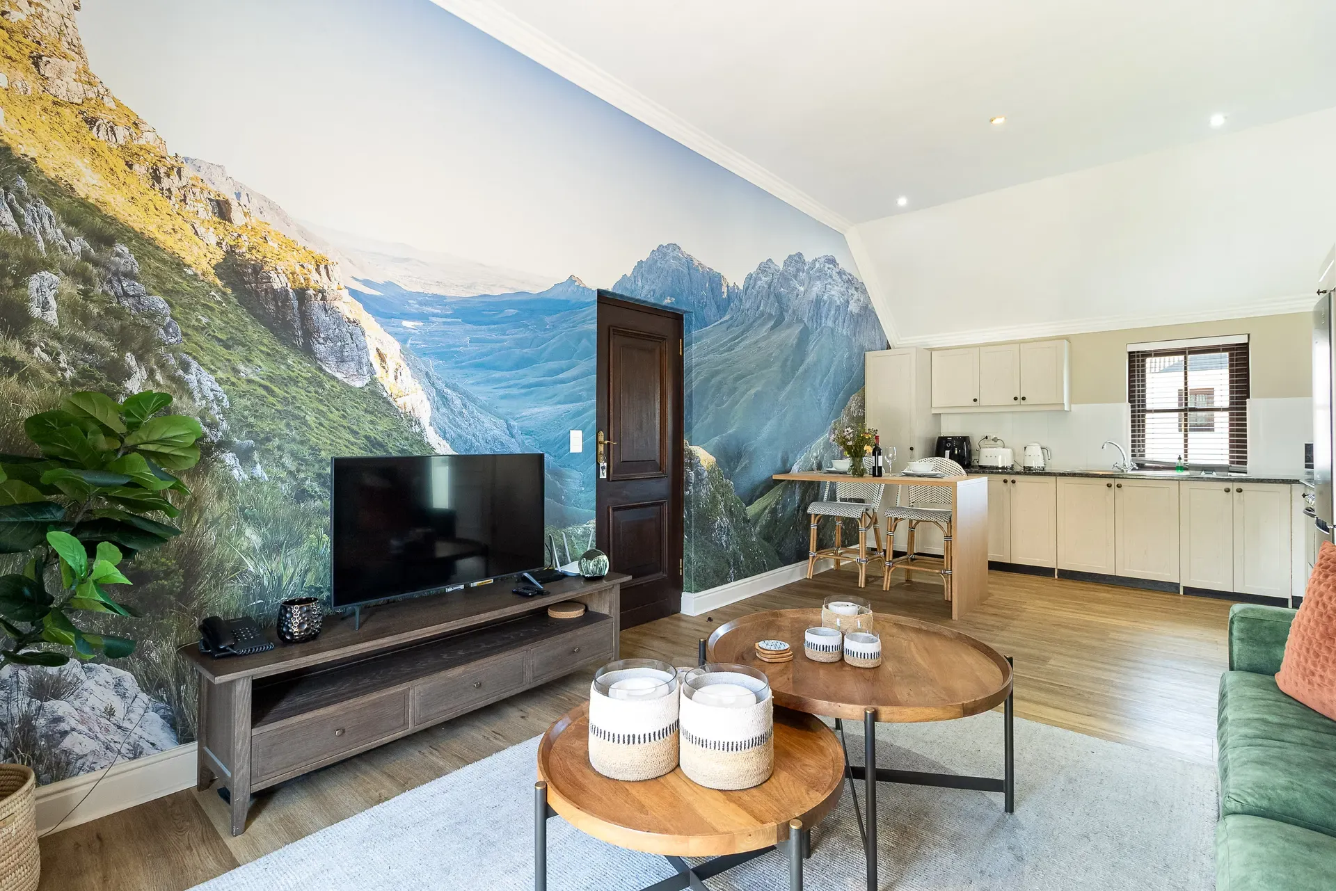 Lodge 39 — lodge-39-living-room-2