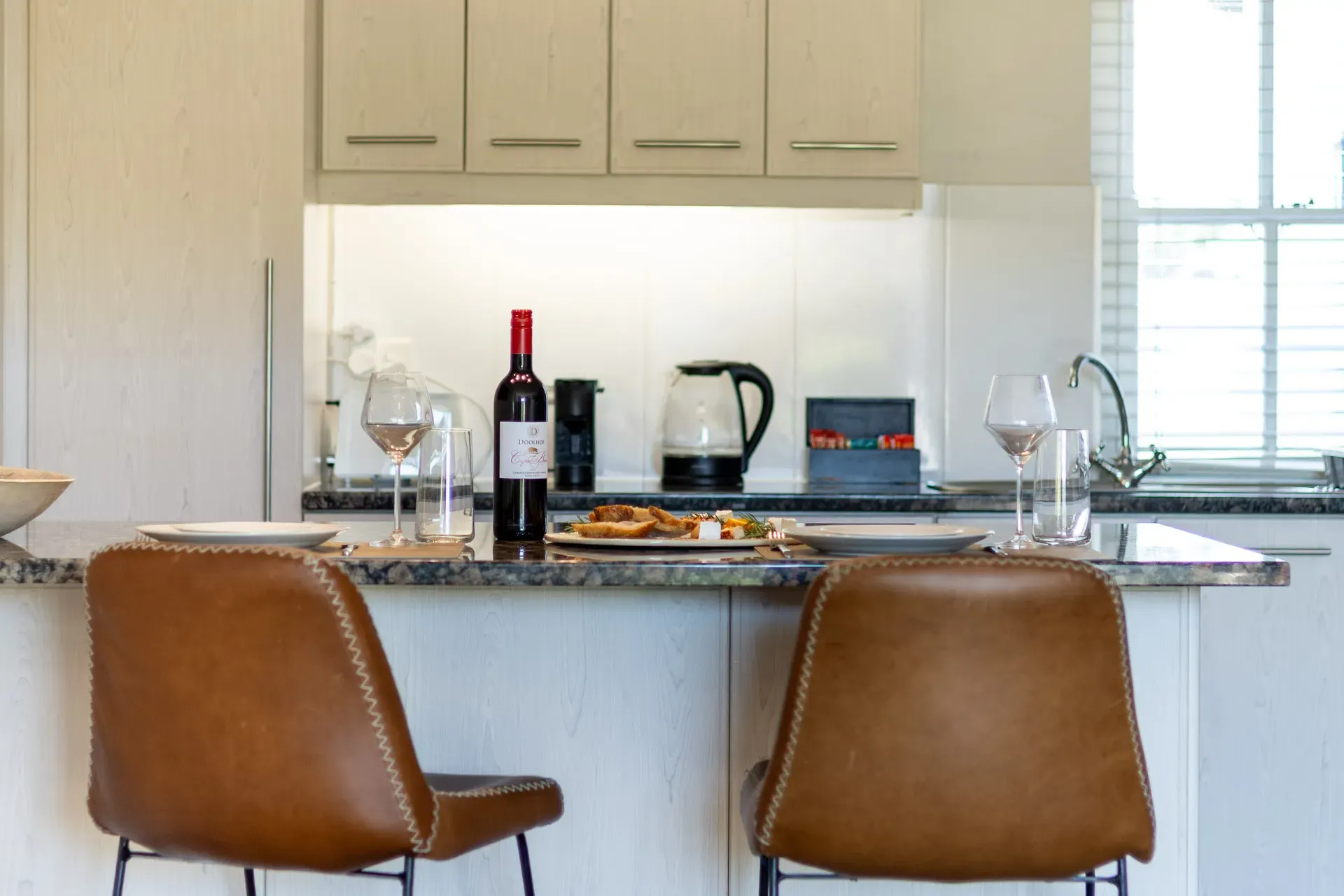 Lodge 4 — lodge-4-kitchen-main