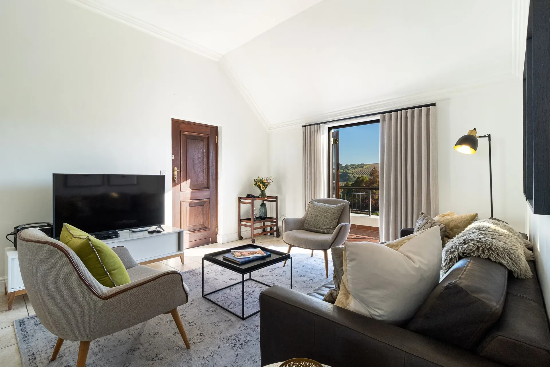 Lodge 9 — lodge-9-living-room