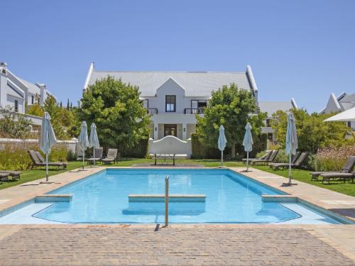 Pool front