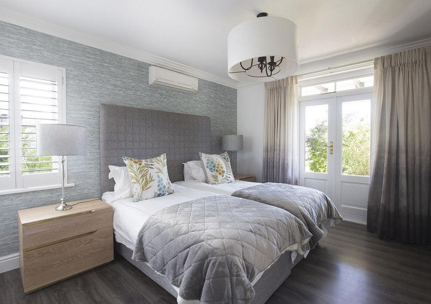 Twin bedroom
