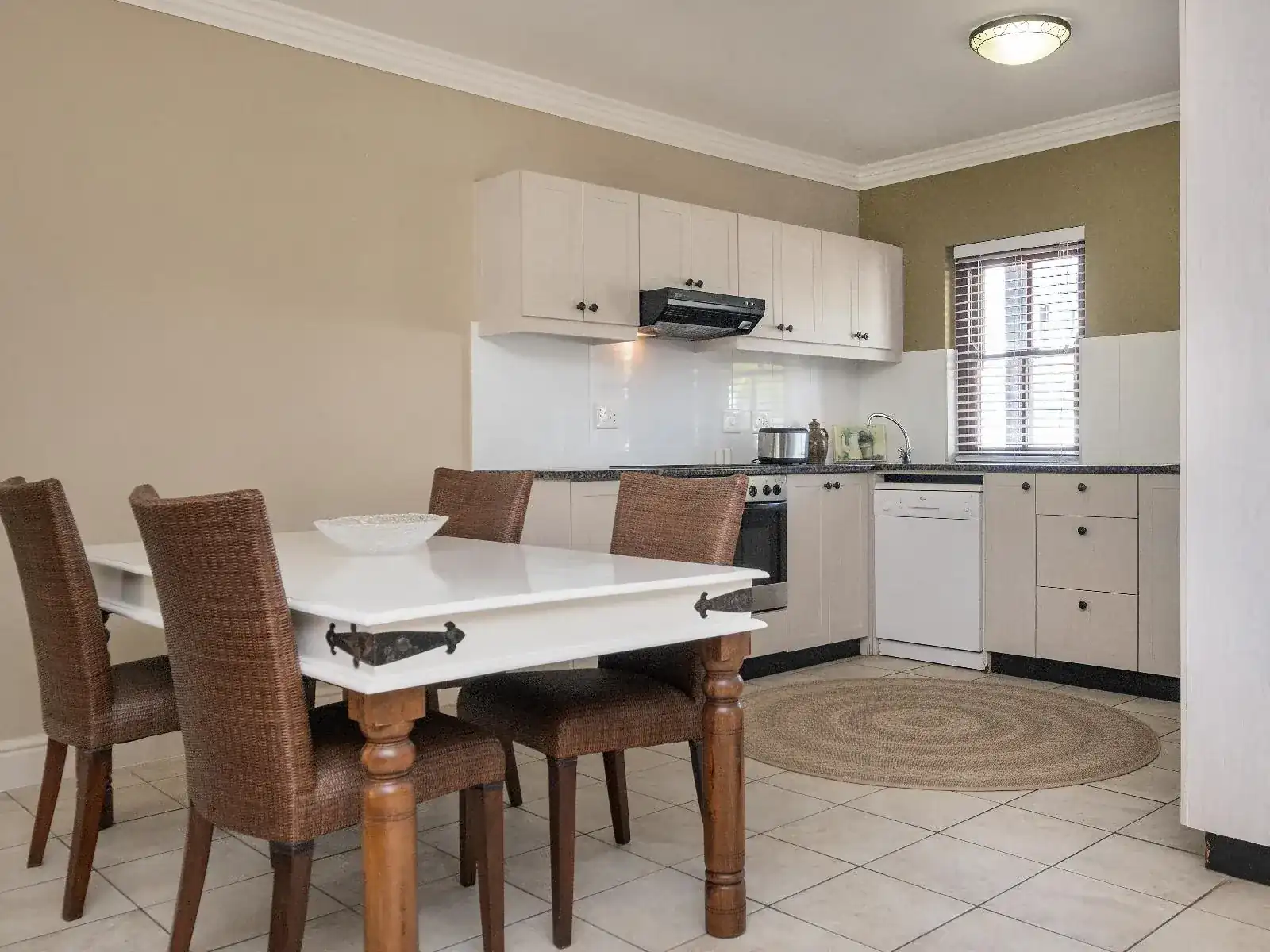Lodge 13 — winelands-3