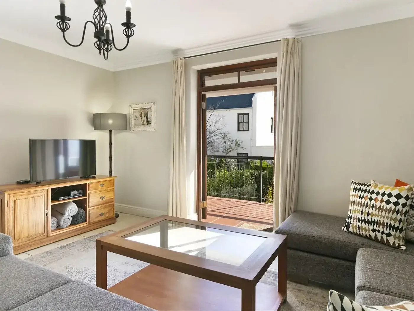 Lodge 11 — winelands-9