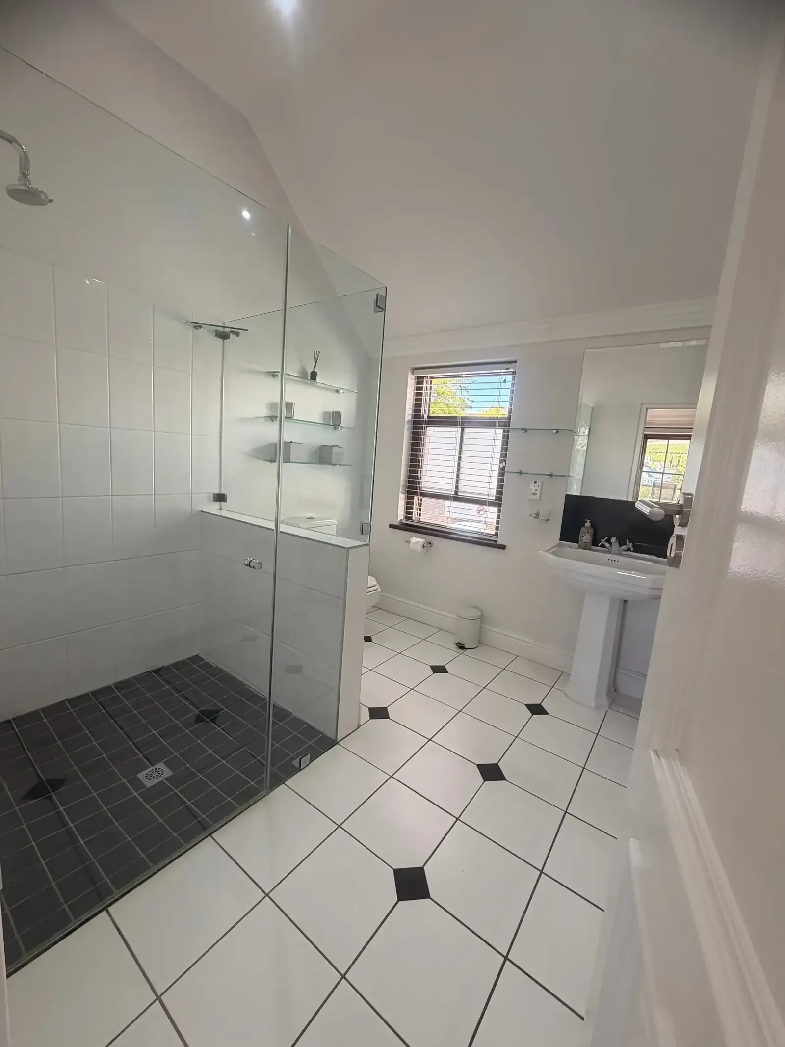 Lodge 8 — winelands-golf-lodges-8-3