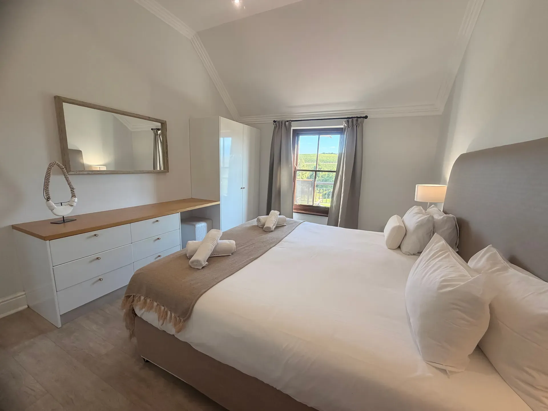 Lodge 8 — winelands-golf-lodges-8-38