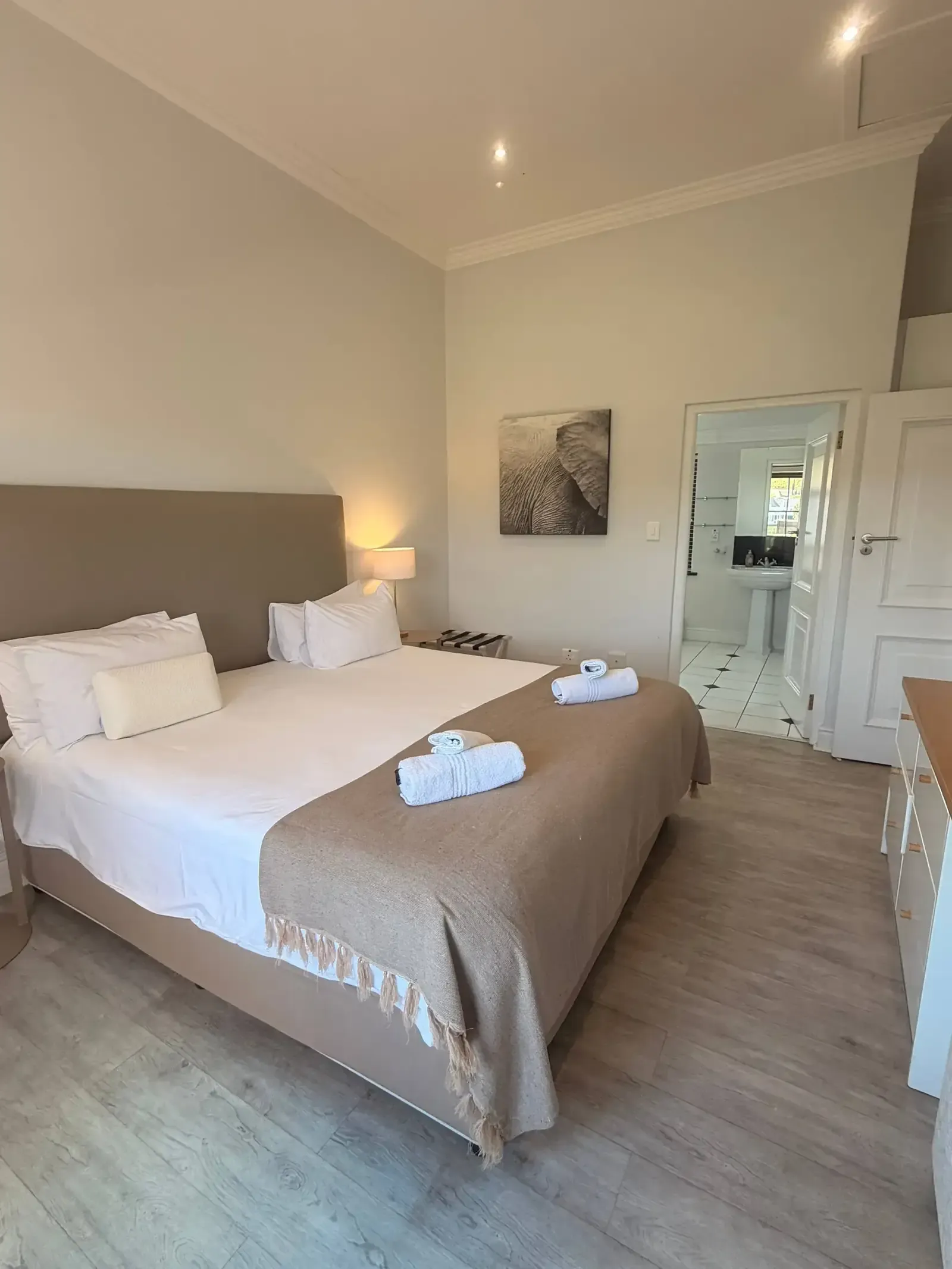 Lodge 8 — winelands-golf-lodges-8-5