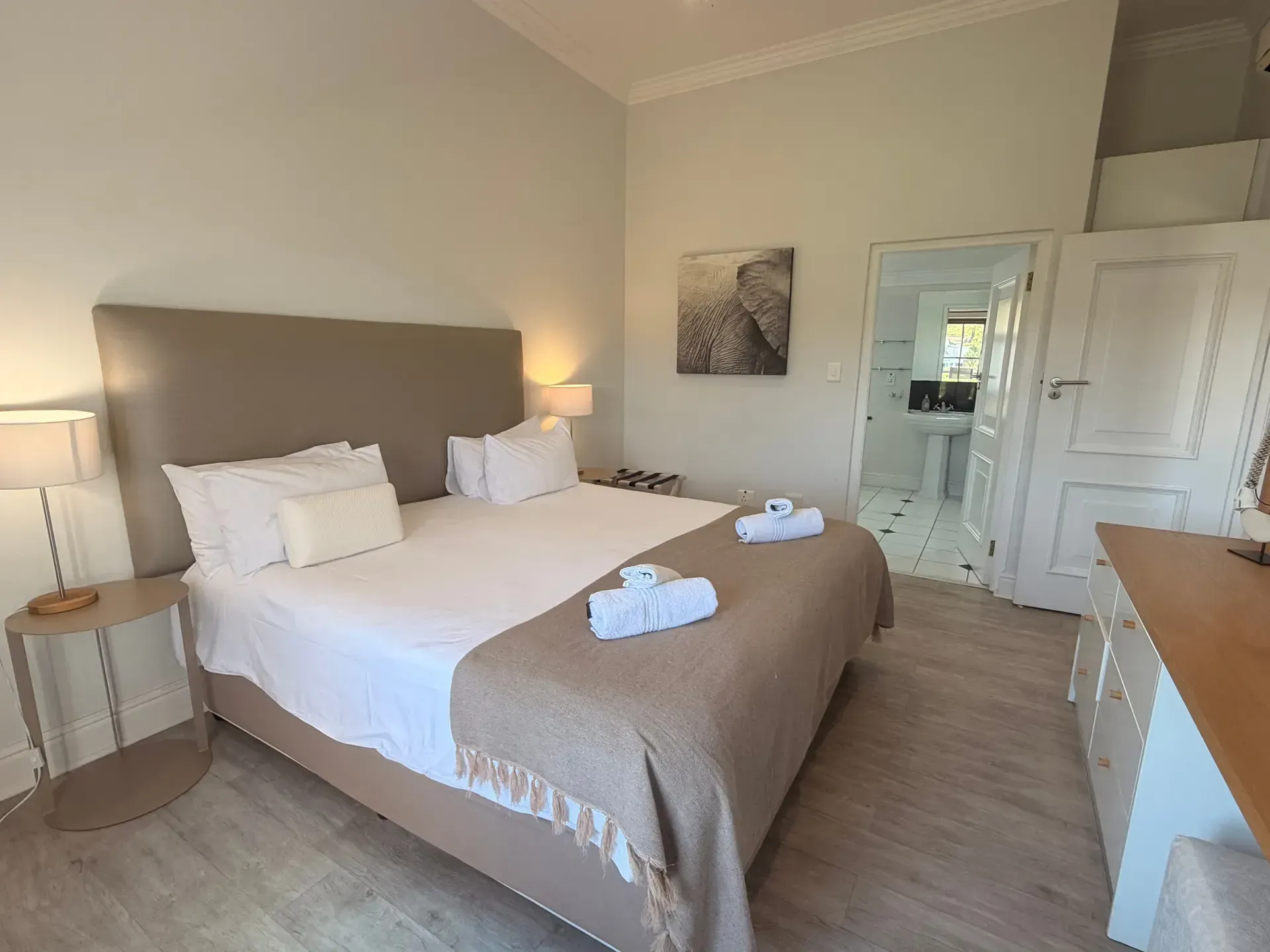 Lodge 8 — winelands-golf-lodges-8-6